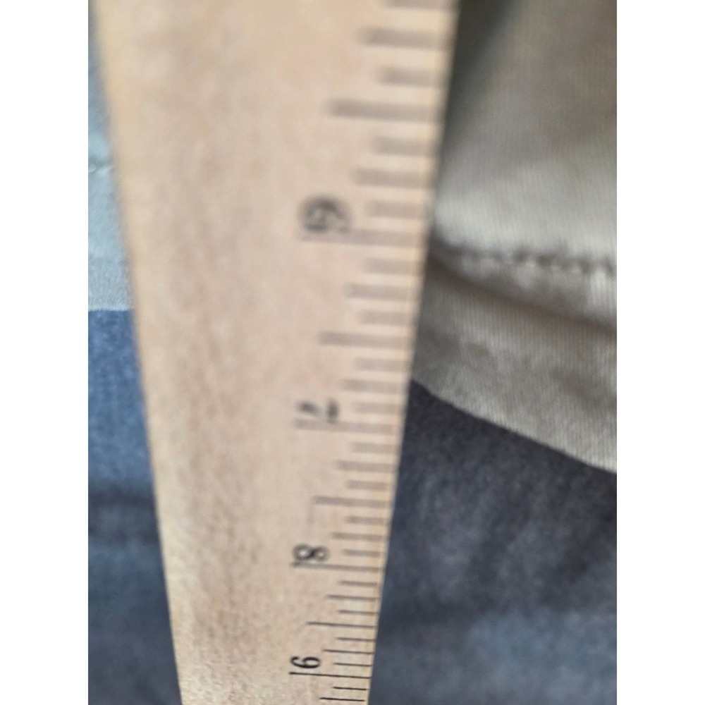 Buying St Johns Bay Cargo Shorts Mens 44 Tan Getting Free 44x30 Levi Dockers - Picture 5 of 9